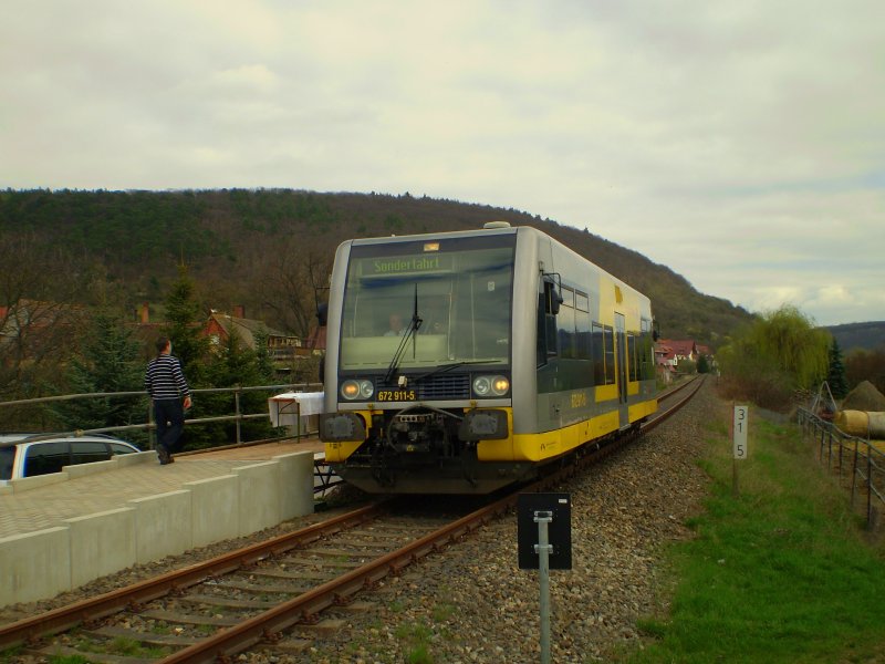 Burgenlandbahn 672 911-5  Stadt Ro�leben  hat als erster Zug aus Nebra kommend den Hp Wangen erreicht; 09.04.2009 (Foto: Christian Kirchner)