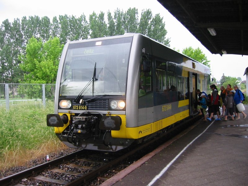 Burgenlandbahn 672 914-9  Mitteldeutscher Verkehrsverbund  als RB nach Zeitz im Bf Laucha (Unstrut); 27.05.2007 (Foto: Marvin Buschendorf)