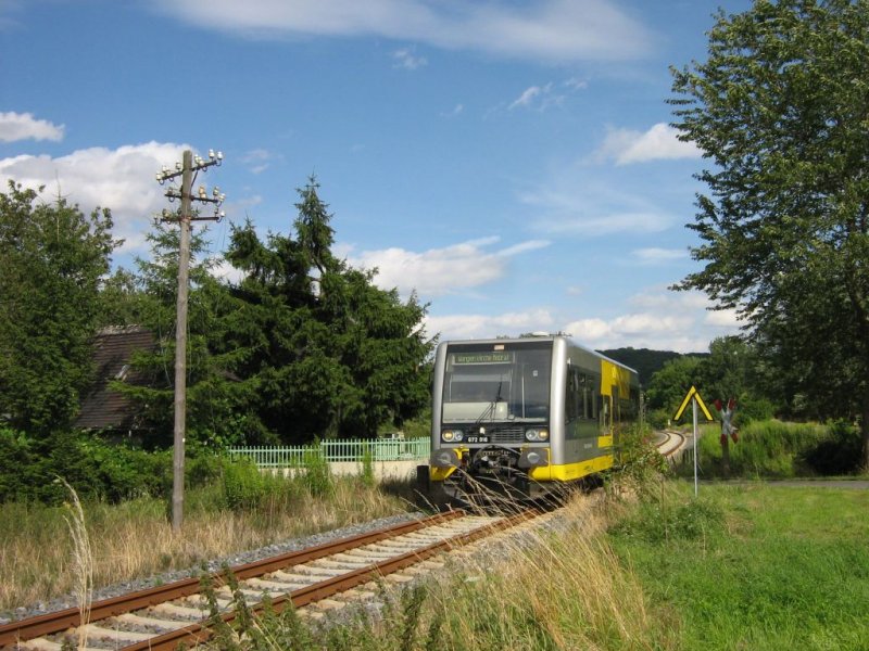 Burgenlandbahn 672 918-0  Finnebahn  als RB nach Wangen (Arche Nebra), bei Balgst�dt; 21.07.2009 (Foto: Thomas Menzel)