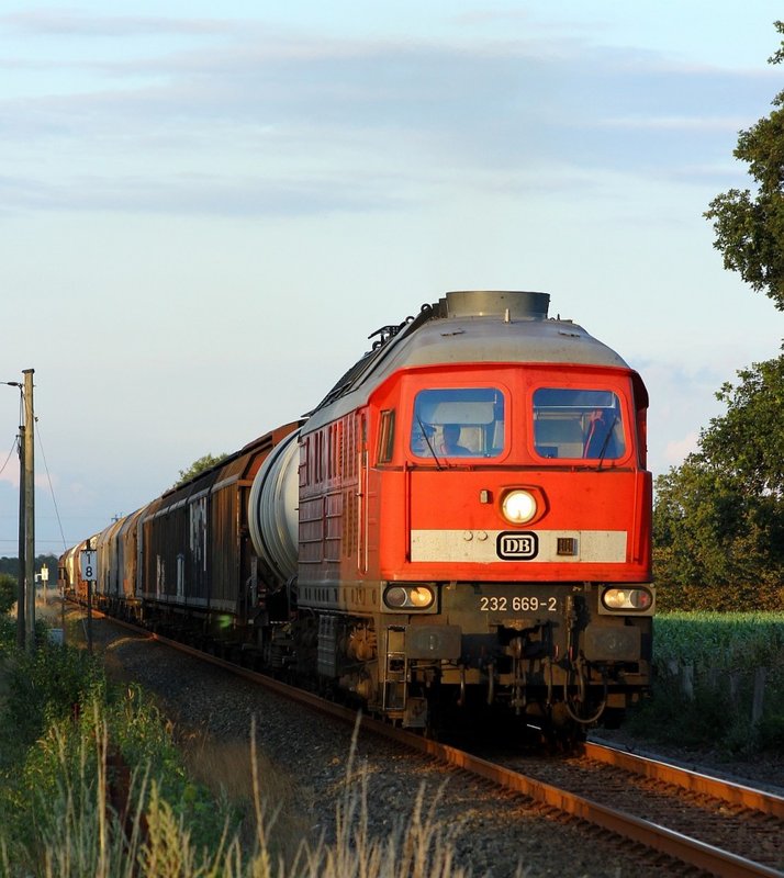 Db 232 669 2 Mit Dem Schwarzen Db Keks Brummt Hier Mit Dem Ez 474 Durch Jubek Richtung Husum Trainpics Vol 2 Startbilder De
