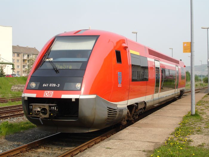 DB 641 039-3 als RB nach Artern im Bf Ro�leben. Auf der Zugzielanzeige steht irrt�mmlicherweise  Nebra ; 06.05.2006 (Foto: Christof Rommel)