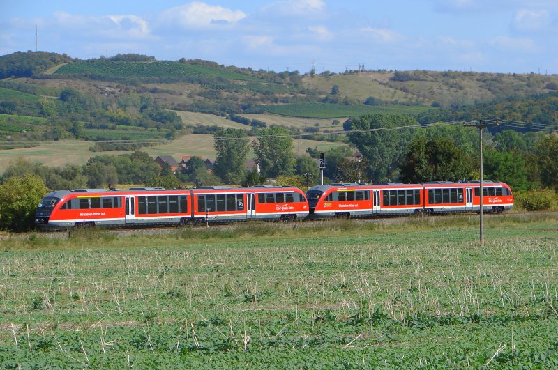 DB 642 669-6 + 642 163-0 als RB 25977 von Nebra nach Naumburg (S) Ost, bei Laucha; 12.09.2009 (Foto: Dieter Thomas)