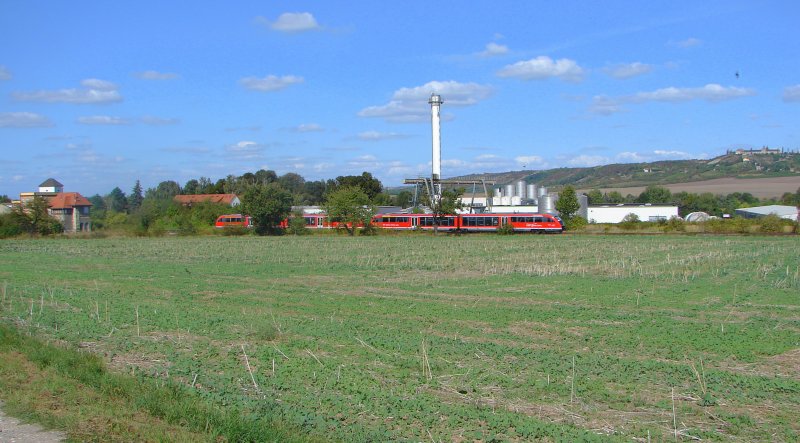 DB 642 669-6 + 642 163-0 als RB 25977 von Nebra nach Naumburg (S) Ost, bei der Ausfahrt in Laucha; 12.09.2009 (Foto: Dieter Thomas)