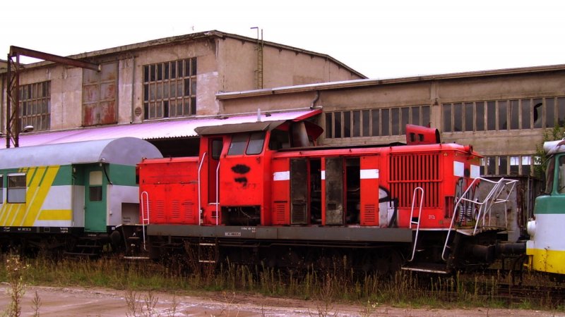 DB Cargo 346 833-7 abgestellt am Zementwerk Karsdorf. Sie hat ein kleineren Aufprall hinter sich; 08.09.2007