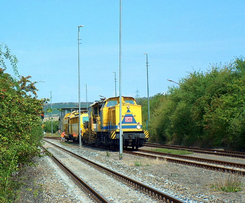 DB Netz Instandsetzung 203 312-4 mit dem DBV 94710 nach Oebisfelde, im Bf Karsdorf; 27.08.2009 