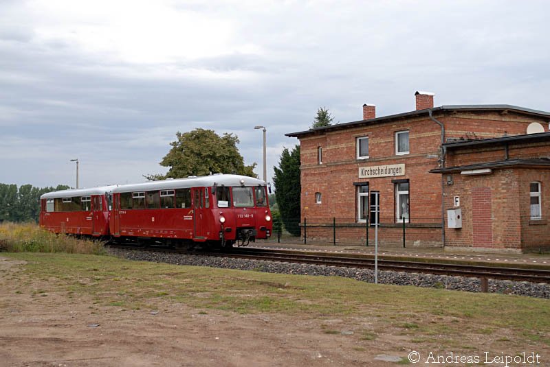 DB OBS 772 141-8 + 772 140-0 w�hrend unserer  Zwei-L�nder-Rundfahrt , am 07.09.2008 beim Fotohalt in Kirchscheidungen. (Foto: Andreas Leipoldt) 