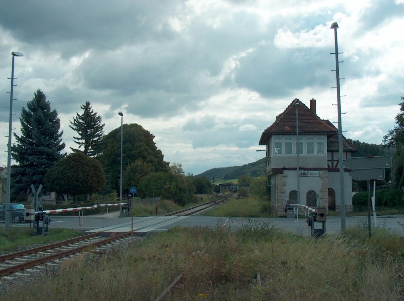 Der Bahn�bergang der B176 und das Stellwerk Lw in Laucha; 14.09.2008