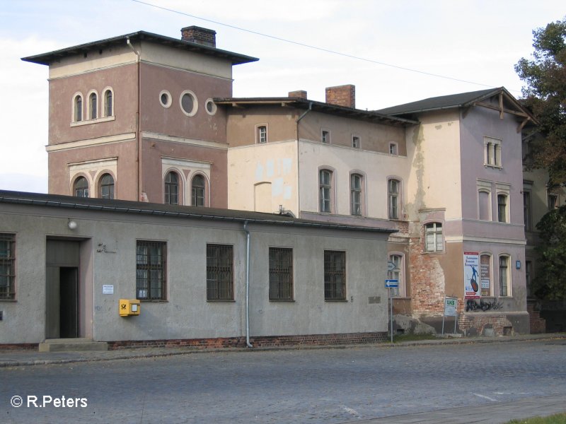 Der  Neubau  von 1935 steht rechts neben dem Empfangsgebude. Straenseite.