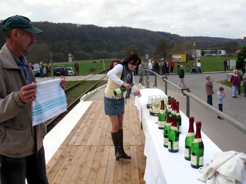 Der Sektempfang f�r die Vertreter und G�ste wird vorbereitet; 09.04.2009 (Foto: Klaus Pollm�cher)