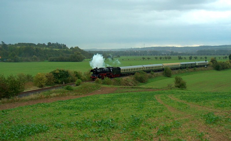 Die Eisenacher 41 1144-9 mit dem  ROTK�PPCHEN-EXPRESS  von Altenburg nach Freyburg, zwischen Kleinjena und Freyburg; 04.10.2009