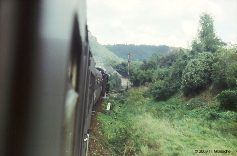 DMV-Sonderzug von Erfurt Hbf nach Naumburg Hbf, 30.09.1978 bei der Einfahrt in Freyburg. Zuglok war die DR 41 1263-7. (Foto: Heinz Glodschei)