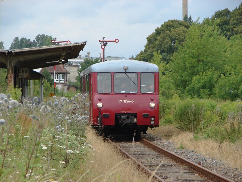 DR 171 056-5 + DB 972 771-0 der Wisentatalbahn als Sonderzug von Wangen �ber Naumburg Ost nach Teuchern, bei der Ausfahrt in Laucha (Unstrut); 12.07.2009 (Foto: Dieter Thomas) 