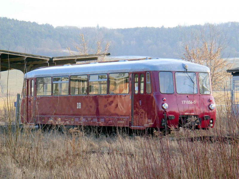 DR 171 056-5 der TG Ferkeltaxi abgestellt im Bf Laucha (Unstrut); 06.02.2009 (Foto: Klaus Pollm�cher)