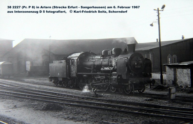 DR 38 2227 im Bf Artern, fotografiert aus dem Interzonenzug D 5 von Frankfurt (M) Hbf nach Berlin; 06.02.1967 (Foto: Karl-Friedrich Seitz)