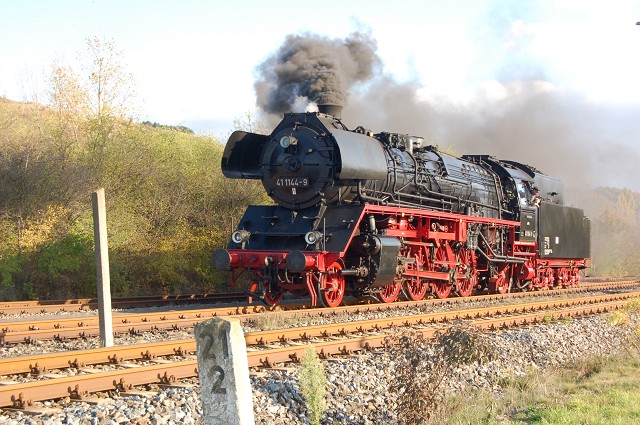 DR 41 1144-9 der IGE Werrabahn-Eisenach e.V. bei F�hrerstandsmitfahrten im Bf Karsdorf; 25.10.2009 (Foto: dampflok015)