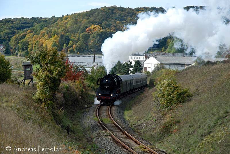 DR 41 1144-9 mit dem  ROTK�PPCHEN-EXPRESS  von Altenburg nach Freyburg (Unstrut) auf der Steigung bei Mertendorf; 05.10.2008 (Foto: Andreas Leipoldt)
