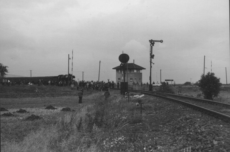 DR 41 1263-7 mit einem DMV-Sonderzug von Erfurt Hbf nach Naumburg Hbf, 30.09.1978 am Reinsdorferbogen beim abbiegen auf die Unstrutbahn. (Foto: Winfried Schrepper)