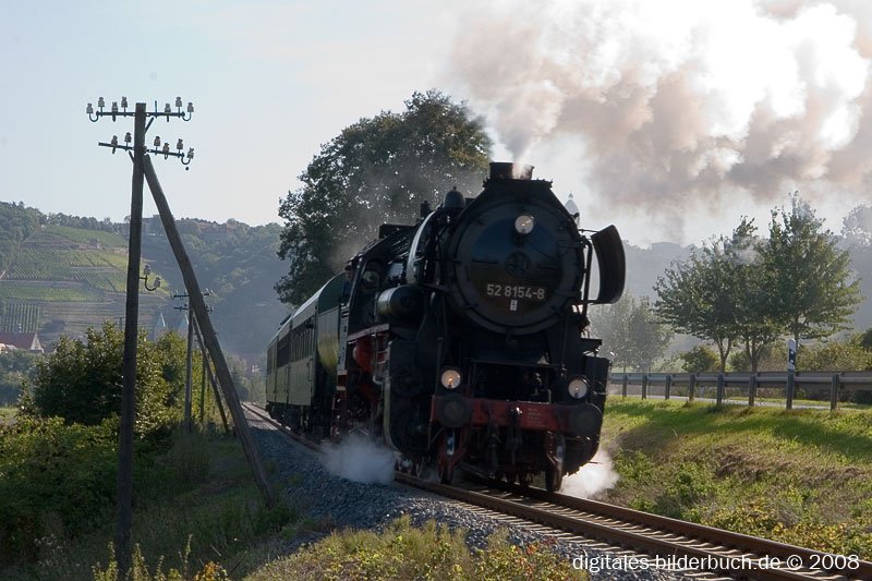 DR 52 8154-8 mit dem Leerpark des Sonderzugs aus Leipzig auf der Fahrt nach Karsdorf zwischen Freyburg (Unstrut) und Balgst�dt; 13.09.2008 
