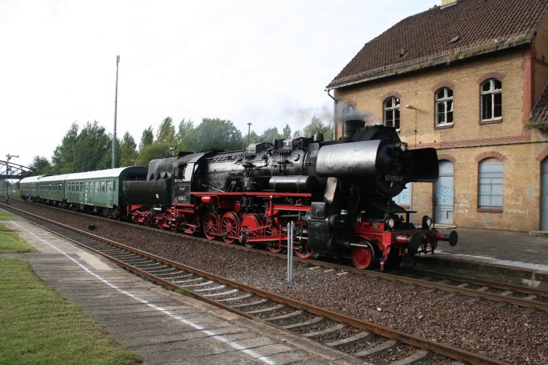 DR 52 8154-8 mit dem DPE 84193 von Leipzig-Plagwitz nach Freyburg (Unstrut) in Deuben; 13.09.2008 (Foto: Marcel Grauke) 