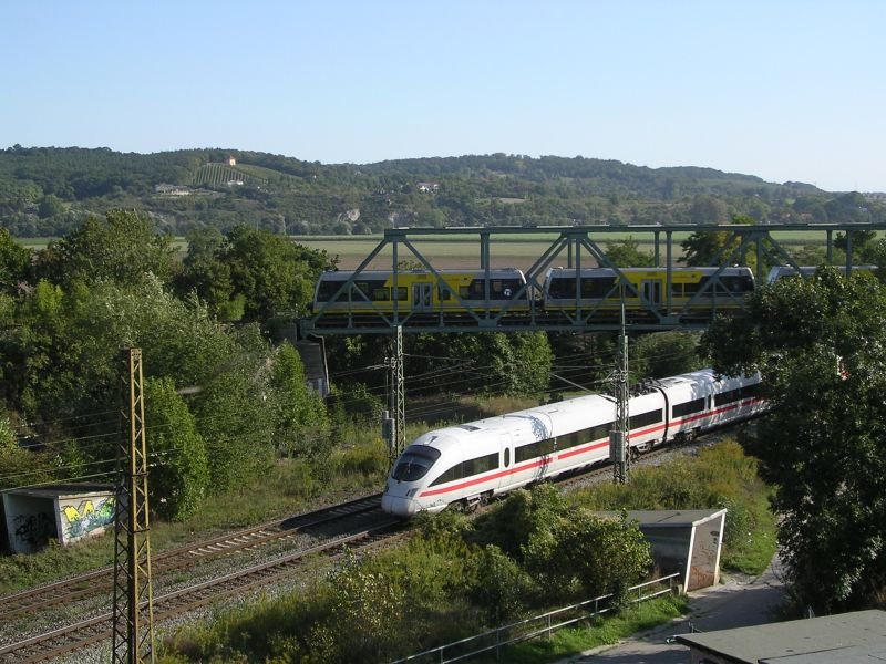 Dreiergespann der Burgenlandbahn zum Winzerfest 2008 auf dem �berschneidungsbauwerk in Naumburg(Saale) Hbf. Richtung Naumburg Ost; 13.09.2008