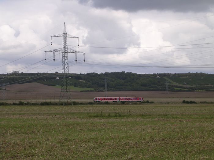 Ein Triebwagen der BR 628 zwischen Vitzenburg und Karsdorf; 2006 (Foto: Thomas Menzel)