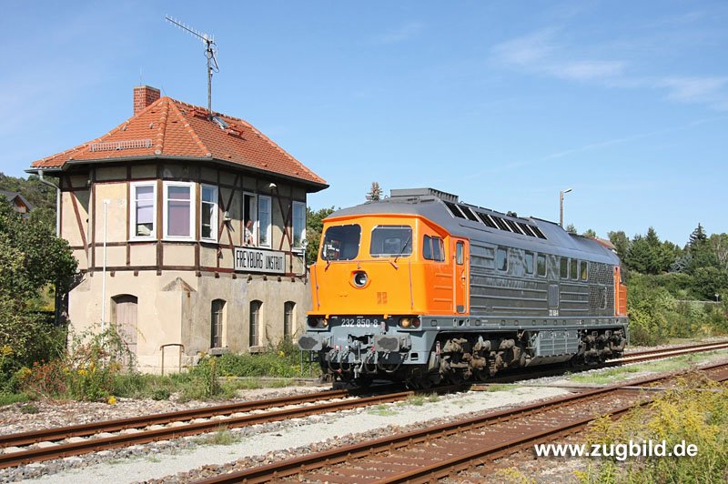 EKO Trans 232 850-8 beim passieren des Stellwerks w�hrend dem umsetzen im Bf Freyburg (Unstrut); 13.09.2008 (Foto: Daniel Berg) 

