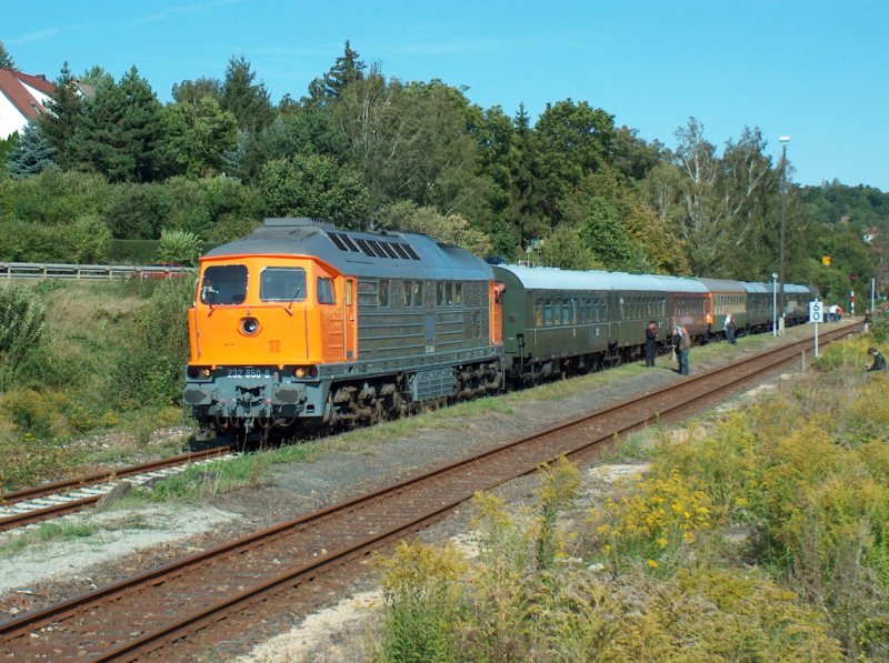 EKO Trans 232 850-8 mit dem Leerzug von Freyburg nach Naumburg Hbf, am 13.09.2008 im Bf Freyburg. 
