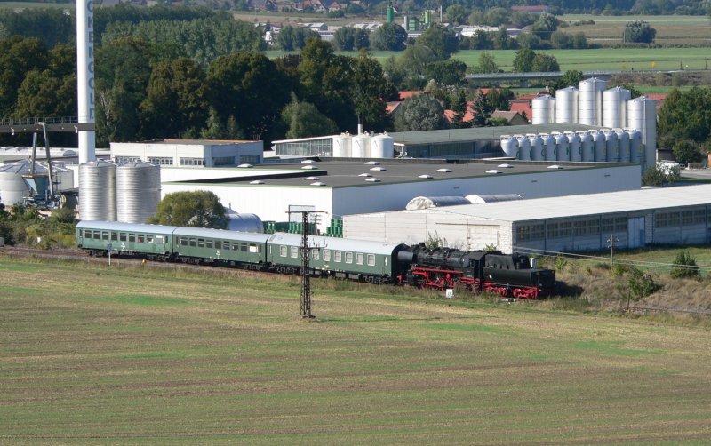 EMBB 52 8154-8 vom Eisenbahnmuseum  Bayerischer Bahnhof zu Leipzig e.V.  mit dem DLr 84195 von Karsdorf nach Freyburg, am 13.09.2008 bei Laucha. (Foto: Dieter Thomas) 

