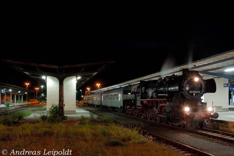 EMBB 52 8154-8 mit dem DPE 38996 von Karsdorf nach Leipzig-Plagwitz, am 12.09.2009 im Bf Zeitz. (Foto: Andreas Leipoldt)