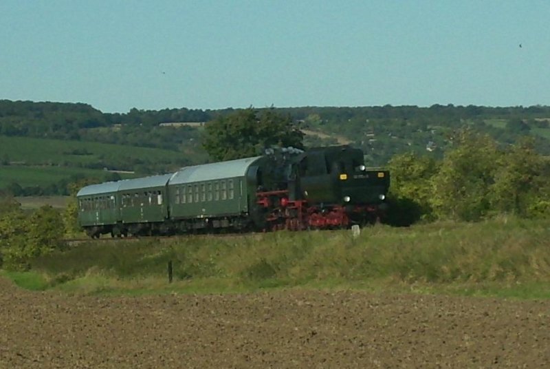 EMBB 52 8154-8 mit dem DPE 84196 von Freyburg nach Leipzig-Plagwitz, am 13.09.2008 bei Kleinjena. (Foto: Marcel Grauke) 
