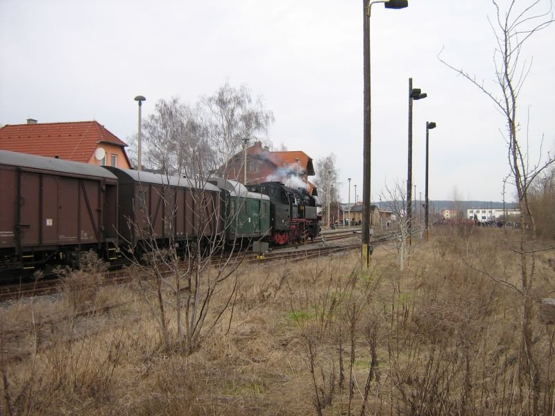 Hier bei der Einfahrt in Naumburg Ost. Rechts im Hintergrund die vielen Fotografen!