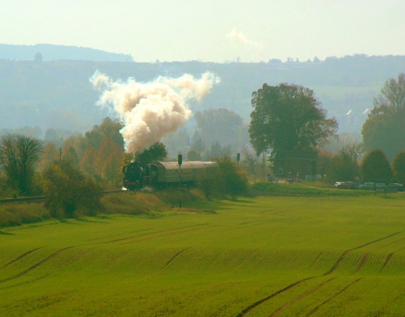 IG Dampflok Nossen e.V. 52 8047-7 mit dem DPE 88531 von Nossen nach Freyburg, am 18.10.2008 in Kleinjena.
