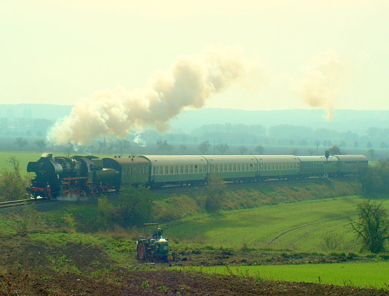 IG Dampflok Nossen e.V. 52 8047-7 mit dem DPE 88531 von Nossen nach Freyburg, am 18.10.2008 bei Kleinjena.