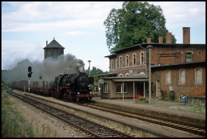 IGE Werrabahn 52 8039-1 am 25.08.1996 mit einem Fotog�terzug von Artern nach Sondershausen, im Bf Nebra. (Foto: Steffen Tautz)