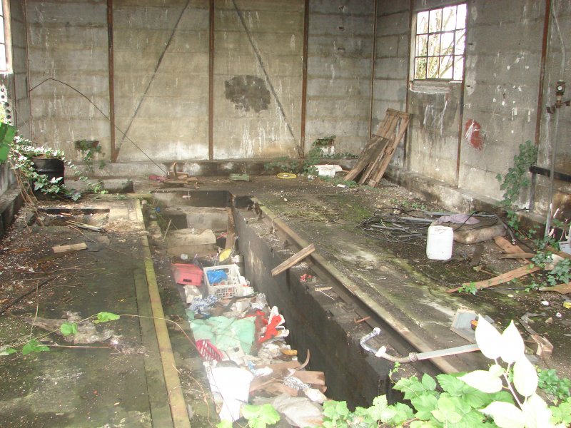 Innenansicht des ehemaligen Lokschuppen in Laucha; 08.09.2007 (Foto: Dieter Thomas)