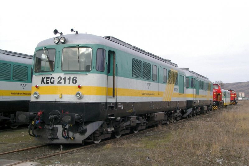 KEG 2116 (CFR 60-0979) am Zementwerk Karsdorf. Das ist eine rum�nische Diesellok des Herstellers Craiova, 1974 gebaut; 02.12.2002 (Foto: Ralph Mildner)