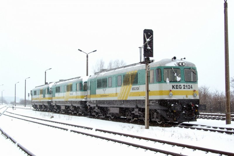 KEG 2124 am Zementwerk Karsdorf; 10.03.2004 (Foto: Ralph Mildner)