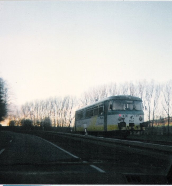 KEG VT 2.15 als RB Richtung Nebra, bei Balgst�dt; M�rz 1998 (Foto: Familie Gorsegner)