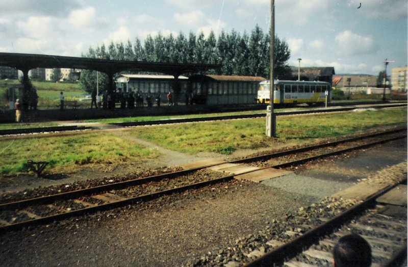 KEG VT 2.15 als Sonderzug aus Nebra, zur Er�ffnung der 13. deutschen Weinstra�e, bei der Einfahrt in Laucha; 18.09.1993 (Foto: Familie Gorsegner)