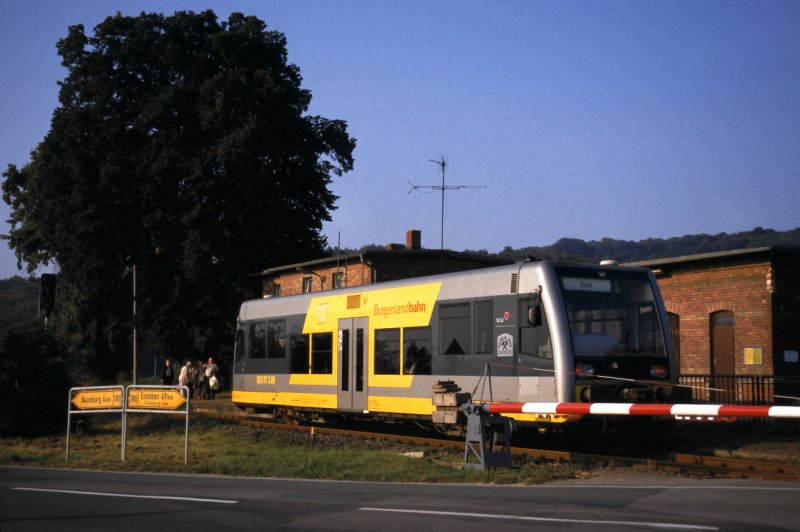 KEG VT 3.08  Kohlebau Deuben  als RB von Nebra nach Zeitz beim Halt in Kleinjena; 07.09.2002 (Foto: Uwe B�hme)