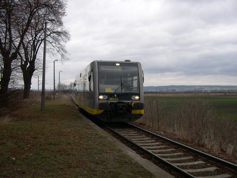 KEG VT 3.11 als RB von Artern nach Naumburg (Saale) Hbf beim Halt in Reinsdorf (Th�ringen); 07.01.2005 (Foto: Jens Kaubisch)