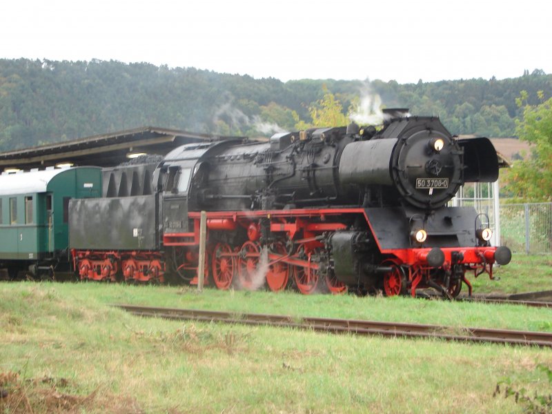 Kreuzungshalt am Abend des 08.09.2007 in Laucha. Die abendliche R�ckfahrt von Freyburg nach Halberstadt erfolgte erfreulicherweise �ber den nicht mehr regelm��ig befahrenen Abschnitt der Unstrutbahn zwischen Nebra und Artern. (Foto: Dieter Thomas)