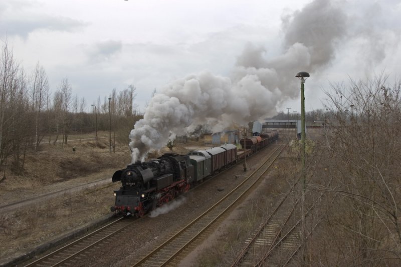 LEG 65 1049-9 mit einem Fotog�terzug von Camburg nach Gera, am 14.03.2009 bei der abendlichen Ausfahrt in Deuben. (Foto: Falk Opelt)