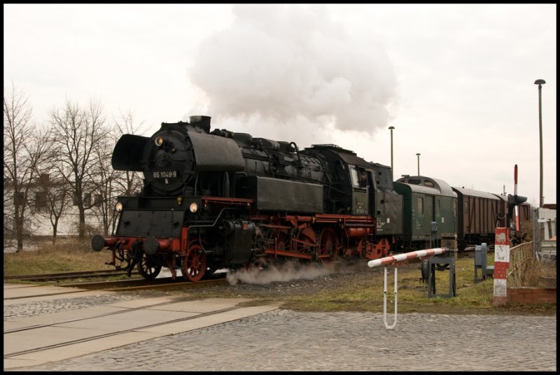 LEG 65 1049-9 mit einem Fotog�terzugg von Gera nach Camburg, am 14.03.2009 bei der Einfahrt in Naumburg Ost. (Foto: Stefan Gross)