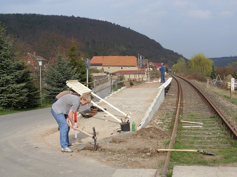 Letzte Vorbereitungen zur Er�ffnung des Hp Wangen durch einige unserer IG-Mitglieder; 08.04.2009 (Foto: Klaus Pollm�cher)