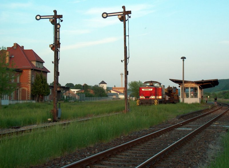 LOTRAC 7 mit einer Waggonramme der Balfour Beatty Rail GmbH im Bf Laucha (Unstrut); 13.05.2008

