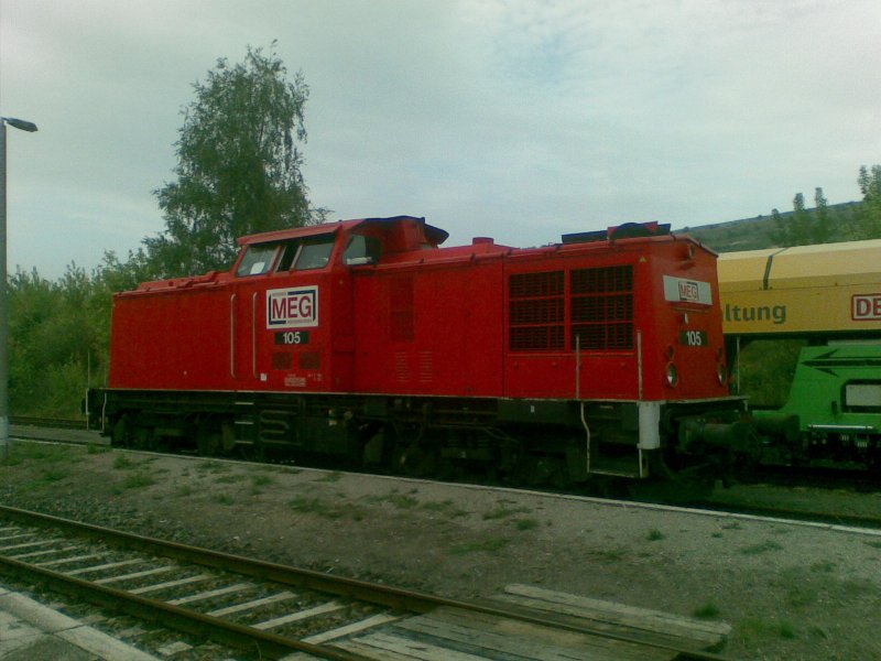 MEG 105 nach dem abstellen des Bauzuges aus Hannover im Bf Karsdorf; 26.08.2009
