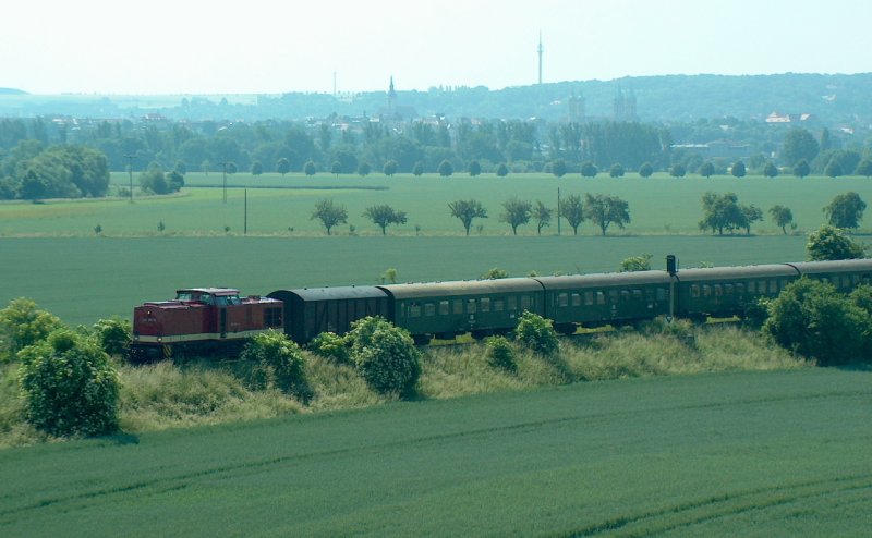 MTEG 204 354-5 mit dem DPE 99816  ROTK�PPCHEN-EXPRESS  von Glauchau (Sa) nach Freyburg (Unstrut) bei Kleinjena; 07.06.2008
