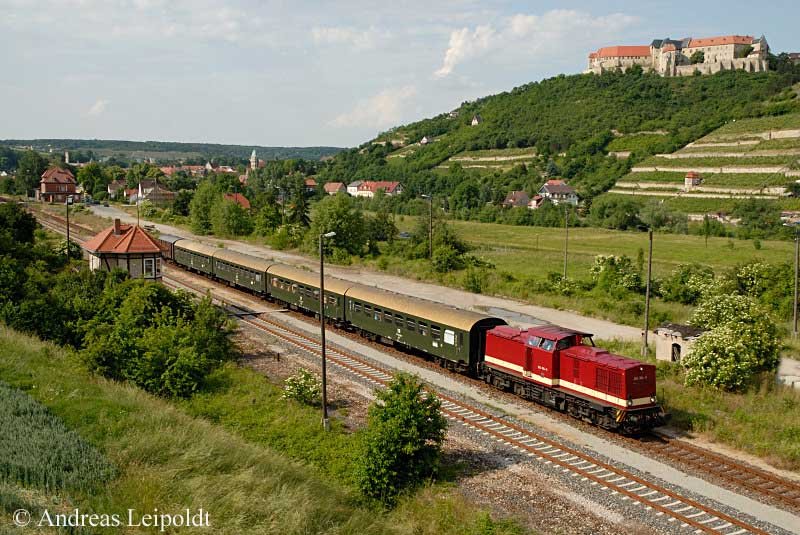 MTEG 204 354-5 mit dem DPE 99819  ROTK�PPCHEN-EXPRESS  von Freyburg (Unstrut) nach Glauchau (Sa) bei der Ausfahrt in Freyburg (Unstrut); 07.06.2008 (Foto: Andreas Leipoldt)