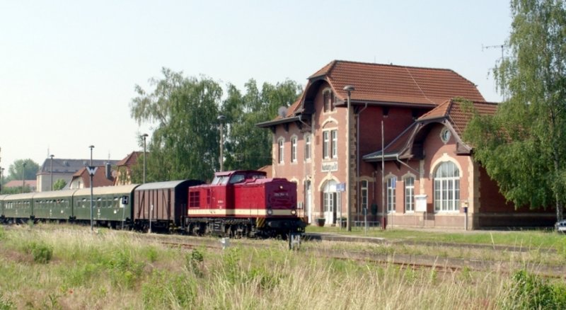 MTEG 204 354-5 mit dem DPE 99816  ROTK�PPCHEN-EXPRESS  von Glauchau (Sa) nach Freyburg (Unstrut) in Naumburg (Saale) Ost; 07.06.2008 (Foto: Klaus Pollm�cher)